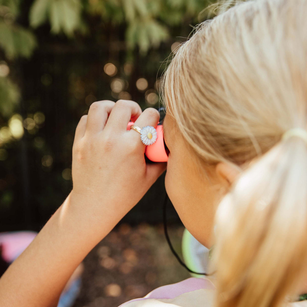 Jungle Gems ring binoculars